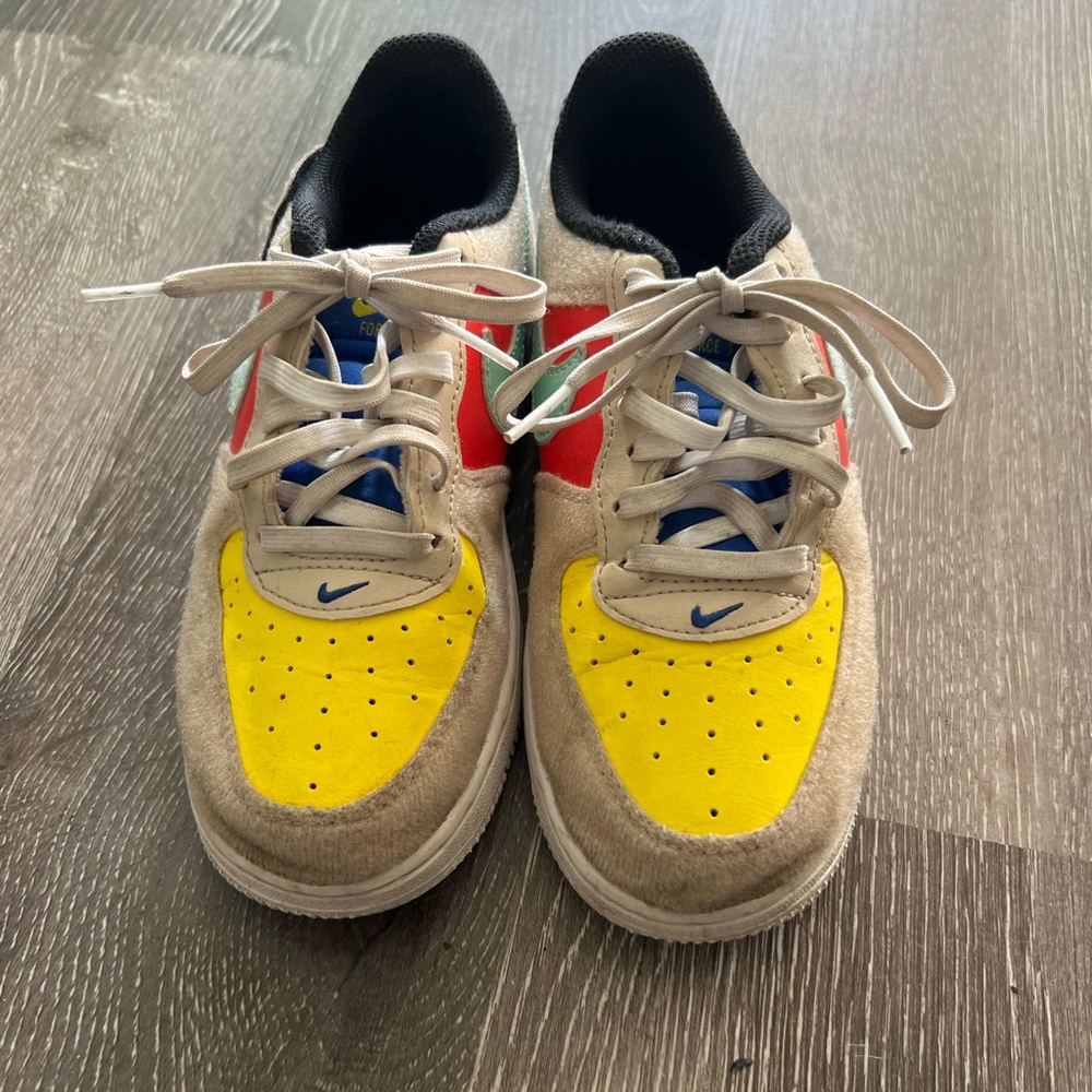 Kids Colorful Sneakers Nike sneakers with removable Velcro big kids size‎ 2Y